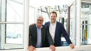 Naast kozijnen en isolatieglas, is Van der Vlugt nu ook zonweringspecialist