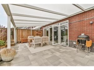 Verleng de zomer met een terrasoverkapping van Van der Vlugt