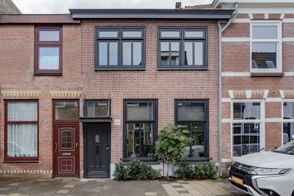 Verlaag de energierekening met energie kozijnen van Van der Vlugt zoals in Haarlem bij de Familie Akkerman